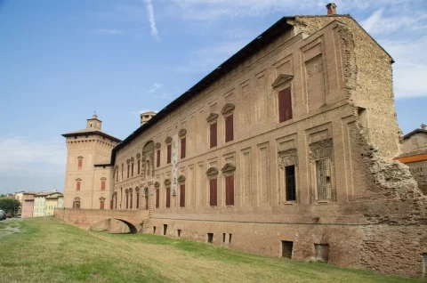 Historická pevnost Rocca dei Boiardo ve Scandianu