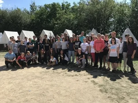 Účastníci mezinárodního tábora Enjoy the Summer 2017